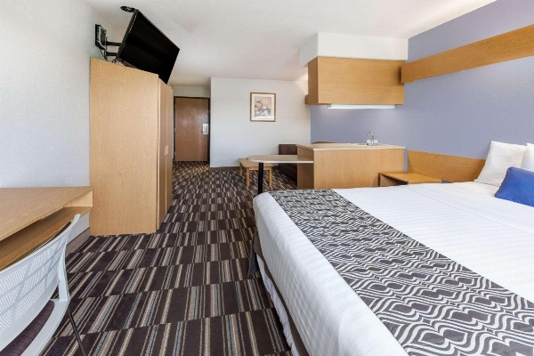 Microtel Inn & Suites by Wyndham Ardmore image 7